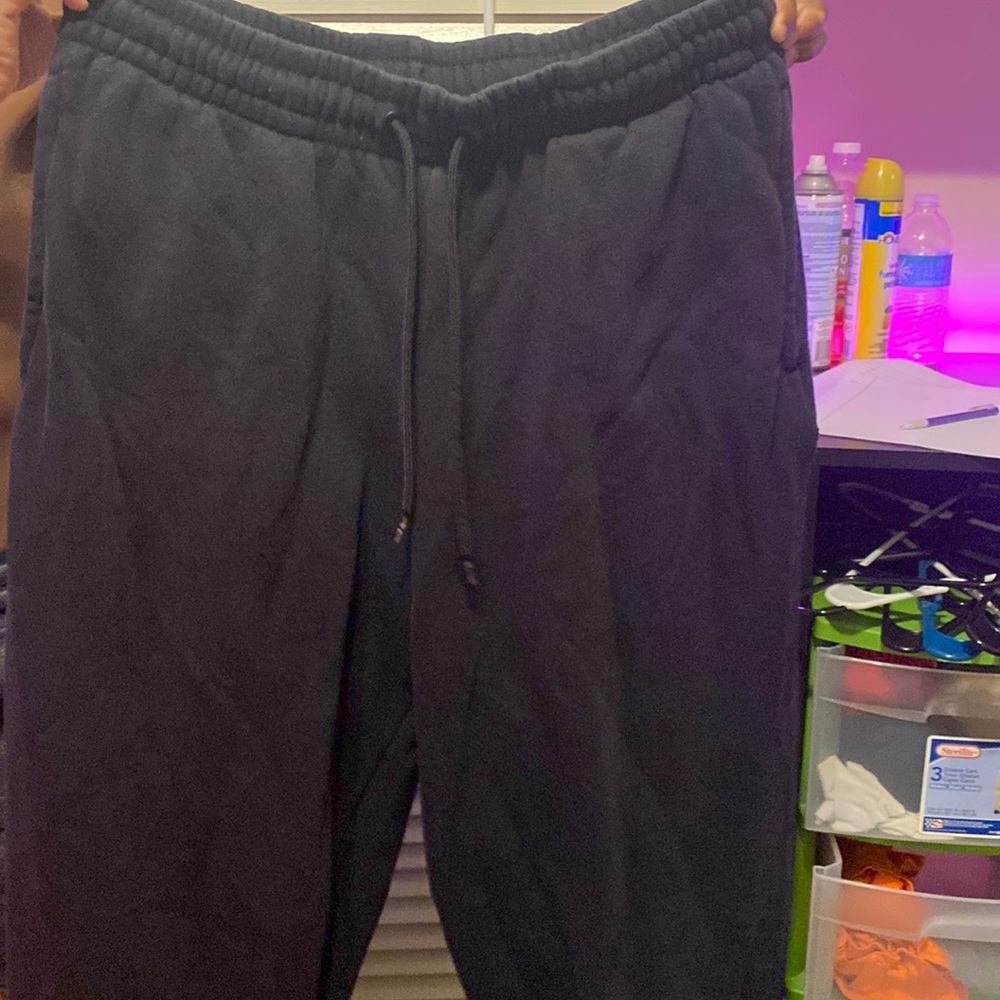 black sweat pants